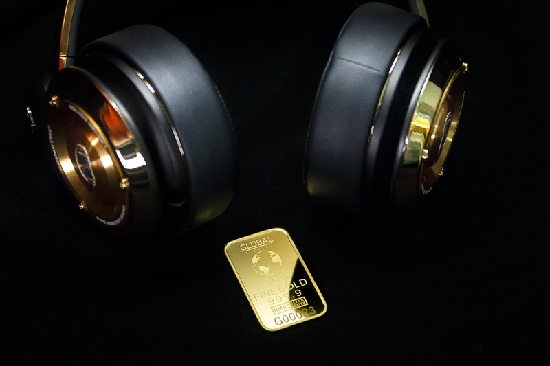 weight training, studio shot, 1080P, gold, strength, money, indoors, weight, wealth, income, gold shop, business, gold is money, black background, silver colored