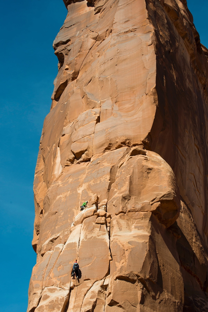 nature, leisure activity, rock formation, lifestyle, mountaineering, rock, rock climbing, extreme, arches national park, rock - object, solid, 2K, rappelling