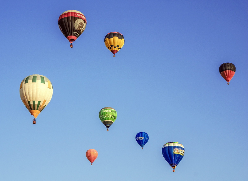 transportation, adventure, motion, flying, mode of transportation, multi colored, group of objects, low angle view, 4K, flyers, ballooning festival, balloons