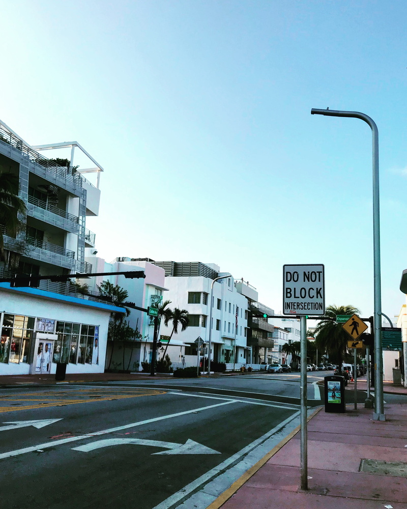 iphone, street light, iphone 6, mode of transportation, cycle route, walk, architecture, street, miami beach, iphone, bicycle, built structure