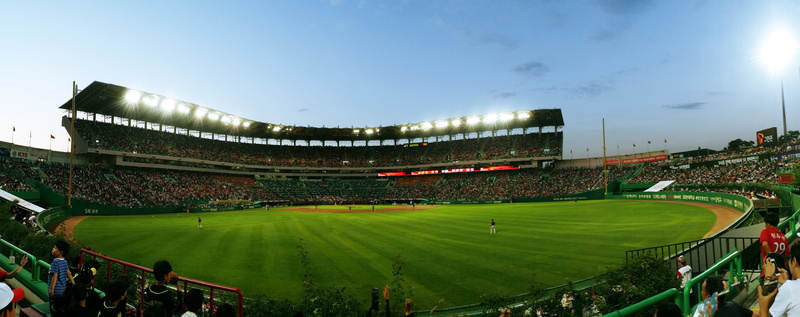 soccer, stadium, soccer field, leisure activity, sky, abstract, the crowd, international team soccer, baseball, green color, group of people, nature, crowd