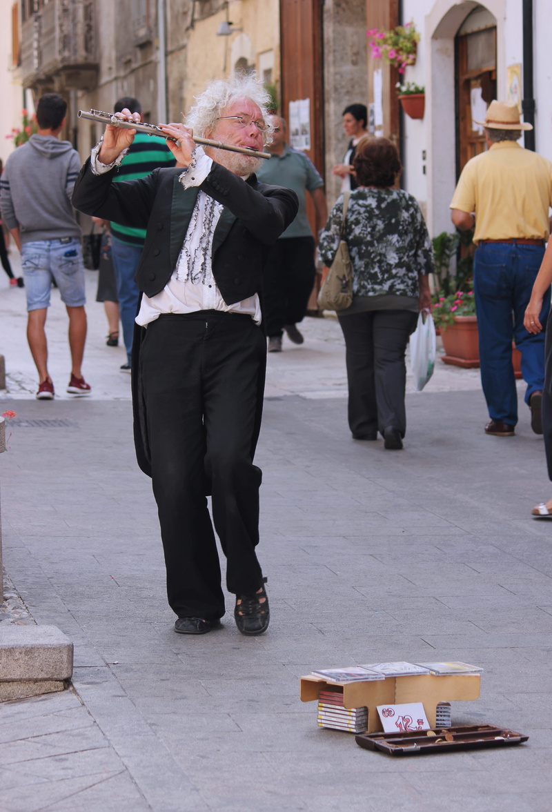 building exterior, sound, walking, architecture, built structure, music, group of people, day, real people, leisure activity, flute, women, flutist, melody
