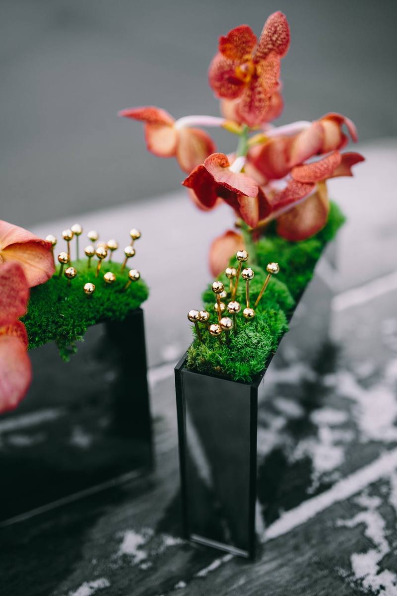 red, table, petal, studio shot, selective focus, decoration, boxes, day, flower arrangement, vulnerability, nature, focus on foreground, freshness, ornamental plants