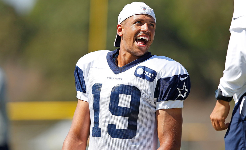 success, sportsman, focus on foreground, blue, front view, competition, american Football Uniform, day, playing Field, competitive Sport, nike, jersey