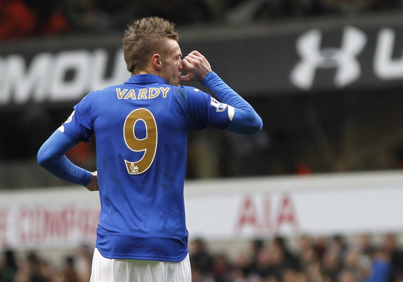 young men, athlete, 1080P, day, standing, men, sports clothing, stadium, sportsman, focus on foreground, Leicester city, Liverpool, match - sport, number