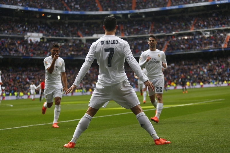 competition, grass, soccer, group of people, spectator, effort, activity, real madrid pretty picture background, kicking, sport, soccer field, 1080P, playing