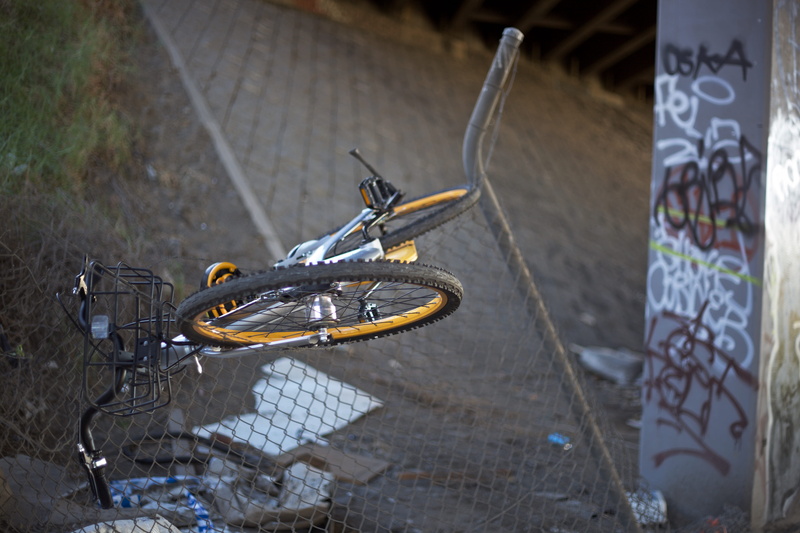 rubbish, broken bike, dirrty, chainmail, metal, animal, yellow bike, communication, bike, still life, broken fence, focus on foreground, animal themes