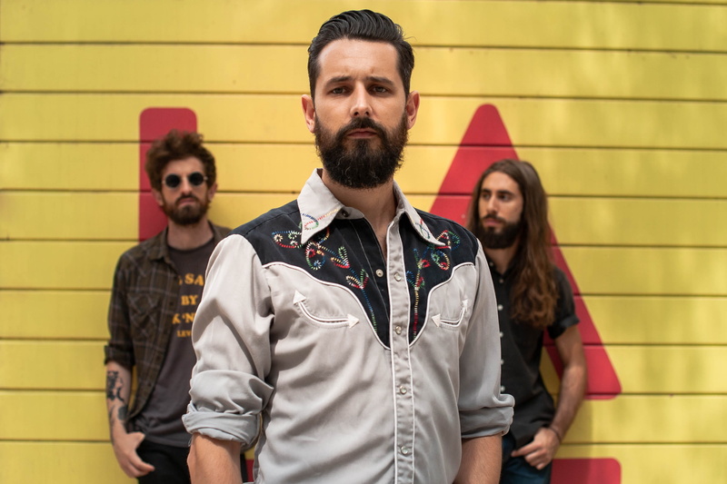 portrait, beard, sunglasses, lifestyles, man, clothing, sleeve, group of people, 2K, human, crowd, young men, person, front view, face, accessories, people