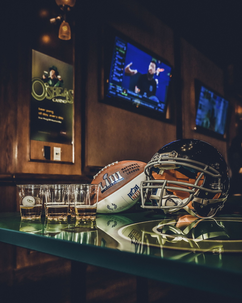 ping pong, 2K, Gaby Duong, beer, American football, pub, helmet, sports