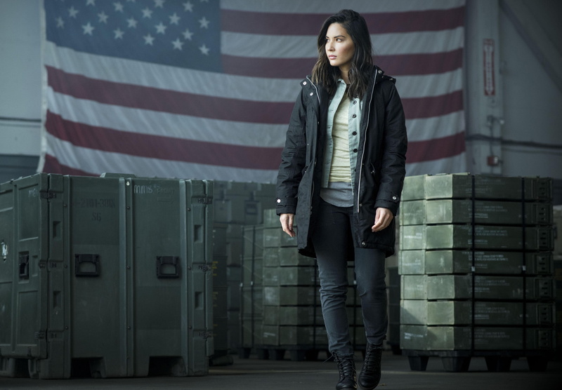 Olivia Munn, long hair, women, American flag, women indoors, indoors, looking into the distance, 2K, actress, brunette