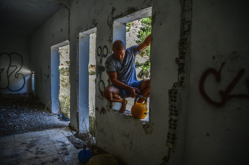 rear view, man, day, wall, kettle bell, beside, daylight, kettlebell, built structure, men, sitting, fashion, fitness, abandoned, full length, indoors