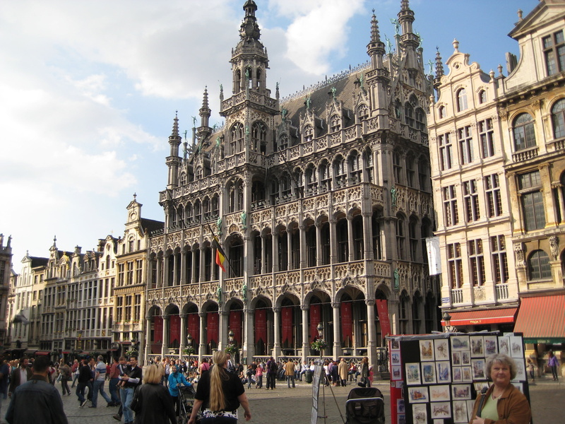 tourism, leisure activity, walking, city center, history, large group of people, men, city, building exterior, built structure, the past, roadway, women