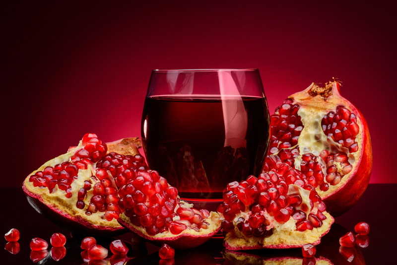 black background, 4K, temptation, grain, no people, colored background, juicer, drink, fruit, close-up, still life, indoors, ripe, glass, reflection, refreshment