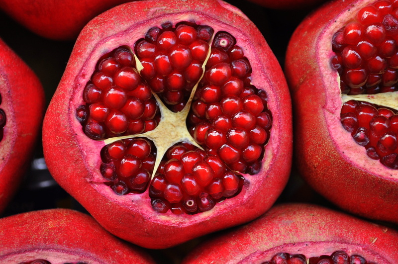 cut fruit, healthy eating, food and drink, close-up, pomegranate seed, food, natural condition, juicy, seed, healthy lifestyle, abundance, ripe, nature