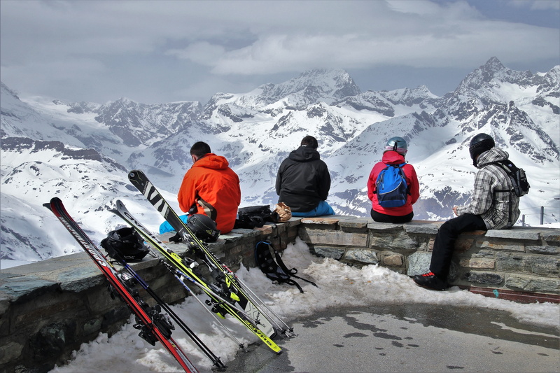 ice, sky, men, places of interest, extreme weather, switzerland, cold, sport, snowcapped mountain, at the court of, 5K, colorful, skis, zermatt, rest