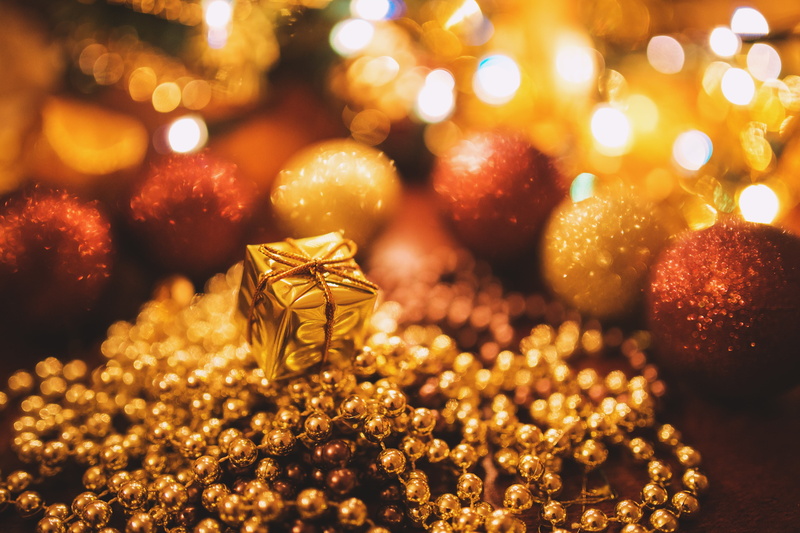 4K, colored, golden, christmas Ornament, no people, glitter, close-up, gold Colored, abstract, silver, present, christmas lights, christmas tree, defocused