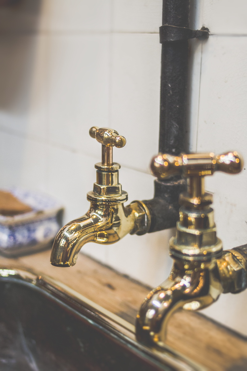 domestic room, water, pipe, 5K, gold, domestic bathroom, faucets, faucet, valve, control, bathroom, sink, indoors, pipe - tube, selective focus, focus on foreground