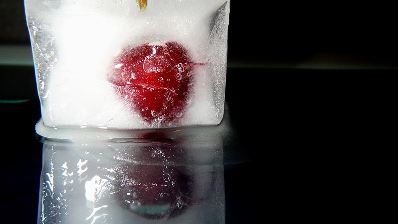 benefit from, 1080P, ice, studio shot, delicious, pepperoni, transparent, vitamin, enjoy, delicate, hunger, drinking glass, sharp, berry, cold temperature