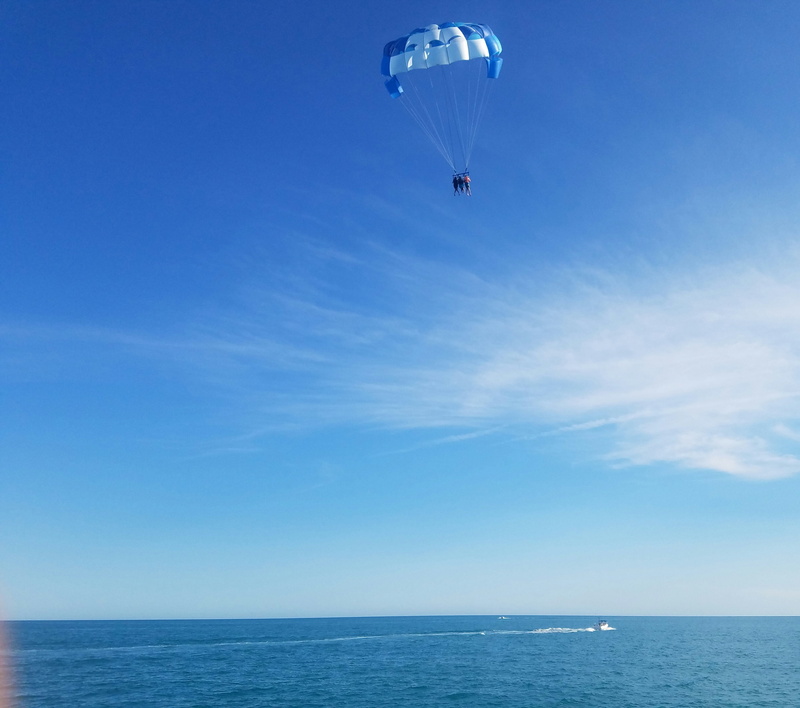 fun, parachuting, water, extreme sports, unrecognizable person, summer, beach, horizon over water, fly, 2K, recreation, leisure, paragliding, tourism