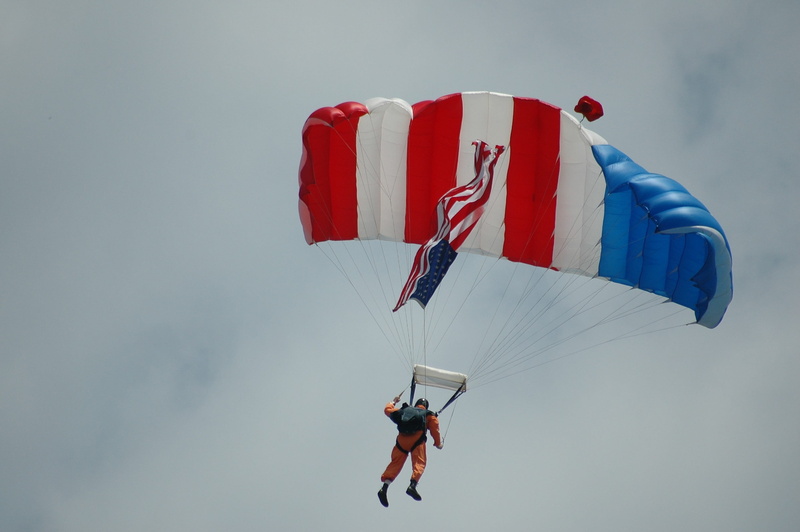 low angle view, active, nature, one person, fall, skydiver, flying, parachute, dom, parasailing, action, lifestyles, flight, glider, gliding, sport, skydiving