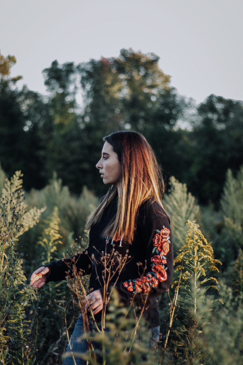 bold, field, portrait, woman, girls, side view, fearless, day, girl, hair, lifestyles, beautiful, roses, texture, plant, life, new, land, 4K, hairstyle