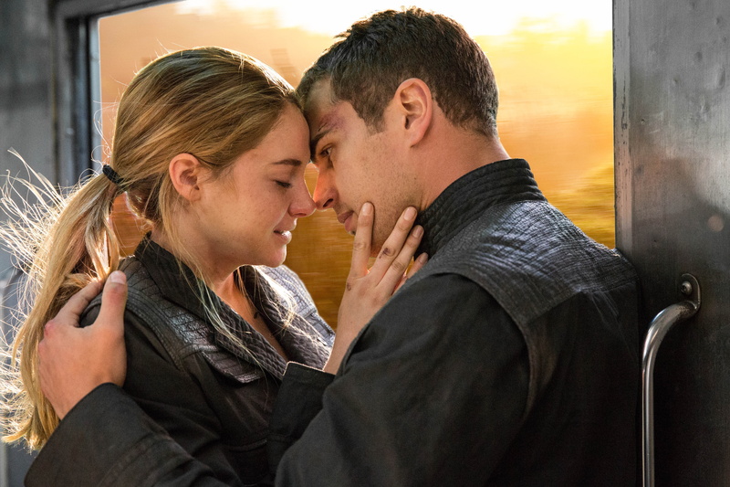 young men, boyfriend, adult, Shayleen woodley, Theo james, women, heterosexual couple, kissing, 5K, flirting, love, bonding, men, two people, positive emotion