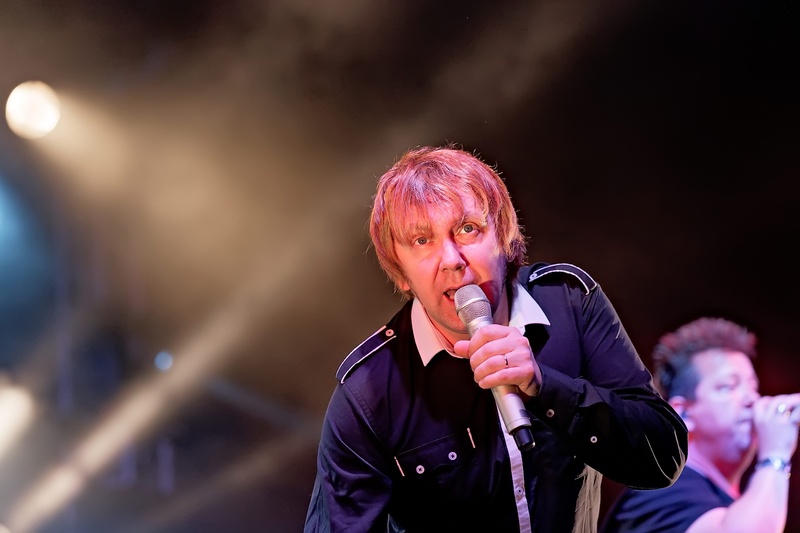 rock music, nightlife, headshot, holding, people, performance, scene, microphone, popular music concert, musician, 1080P, night, singer, tobias künzel