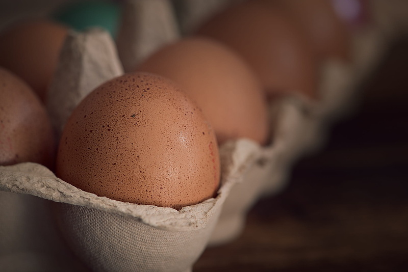 indoors, chicken eggs, freshness, raw eggs, no people, 1080P, photography, brown, egg shells, egg carton, selective focus, close-up, organic, selective