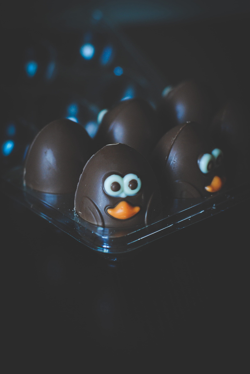 carton, chocolate, black background, confectionery, bird, triangle, candy, easter egg, easter, egg, anthropomorphic, close-up, cardboard, culinary, brown