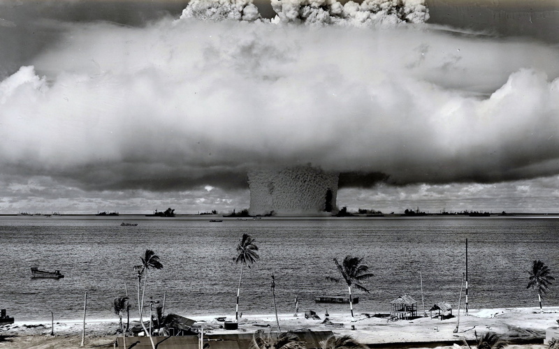 Nuclear, 4K, beaches, Explosion, Big, smoke, ocean, Old, clouds, sea, destruction, Wars