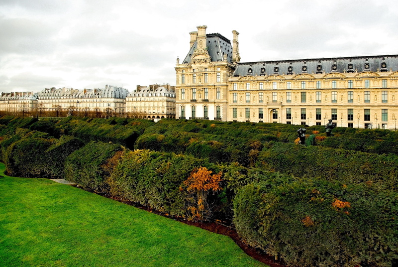 outdoors, lawn, paris, travel, building exterior, palace, france, sky, built structure, government, tourism, the past, parc, louvres, monument, europe