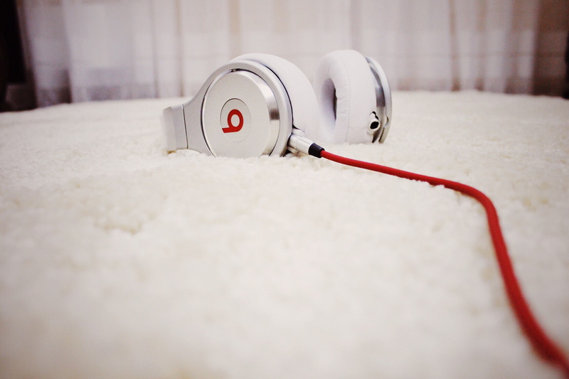 electricity, power supply, day, communication, equipment, Dr dre, selective focus, red, focus on foreground, white color, electric plug, connection, Headphones