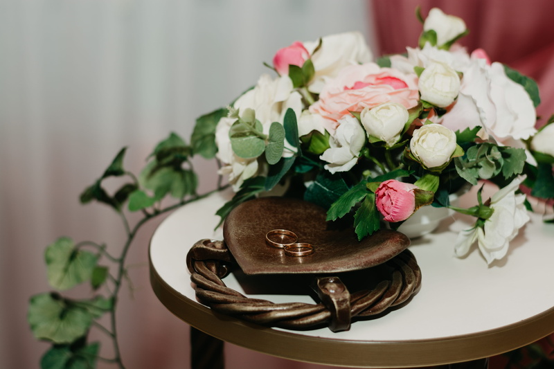 wedding bouquet, bloom, pink, plant, plant part, no people, blossom, gold, leaf, celebration, flower, beauty in nature, two, rose - flower, flowering plant