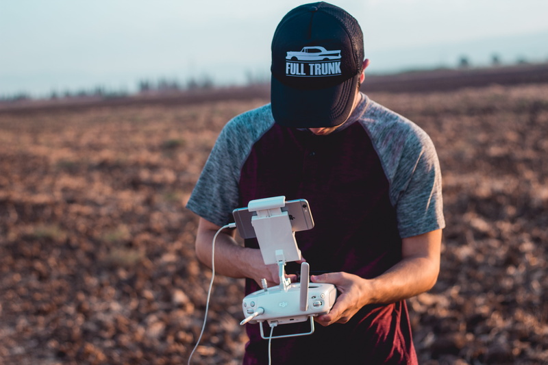 focus on foreground, digital camera, photography, mobile, phone, man, gray, phantom, filming, nature, photography themes, young men, hands, field, young adult