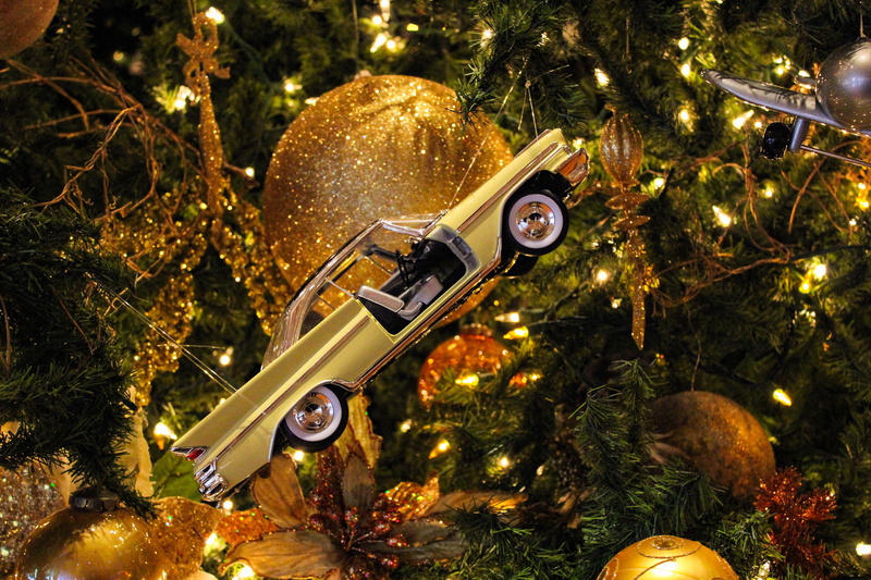 photogrpahy, motor, christmas tree, city, tree, christmas lights, illuminated, technology, electric light, celebration, scale, christmas decoration, car