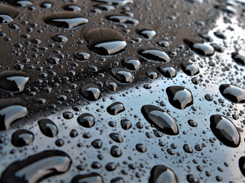 selective focus, contrast, raindrop, metal, 4K, droplets, day, silver colored, wet, indoors, backgrounds, dark, drop, full frame, steel, pattern, no people