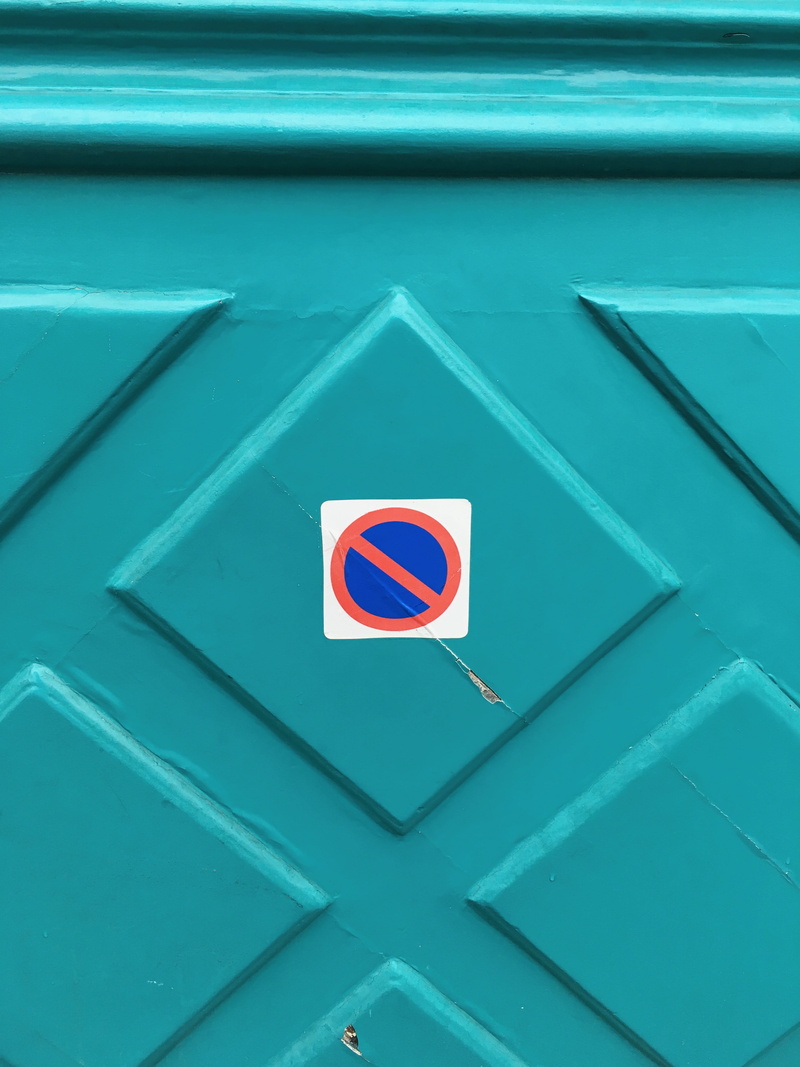 wrong way, shape, blue, 4K, halt, caution, geometric shape, illuminated, warning sign, logo, texture, closeup, metal, outdoors, forbidden, surface, sign