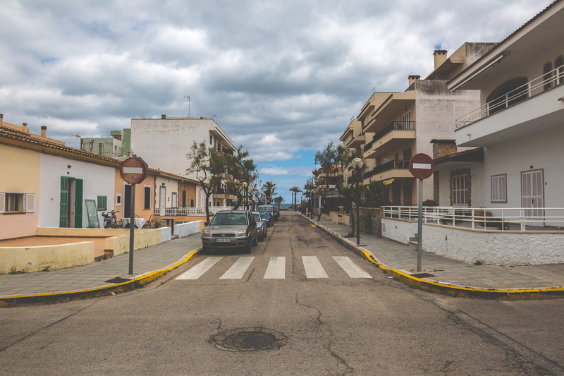 mode of transportation, building exterior, cloud - sky, sky, palma, city, stop sign, car, land vehicle, mallorca, street, day, wrong way, transportation