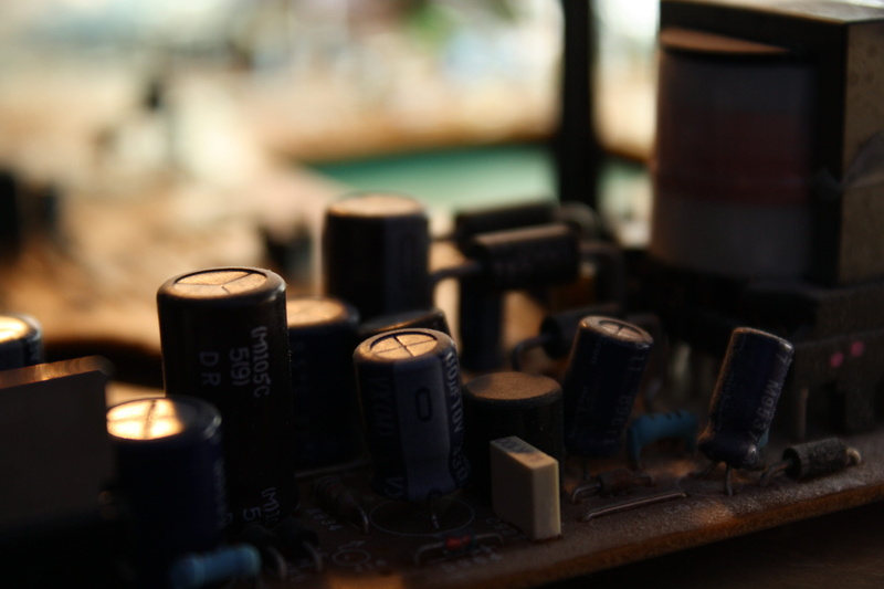 sound recording equipment, technical, clutch, close-up, Circuit Board, recycling, Capacitor, group of objects, antique, table, Electronics, nostalgia, selective focus