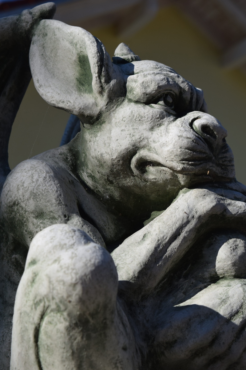 outdoors, focus on foreground, creativity, no people, low angle view, representation, Figure, mythical creatures, fairy tale, craft, solid, Stone, gargouille