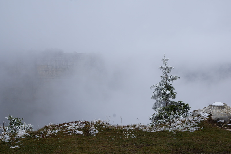 jura, cold temperature, landscape, nature, cliff, sky, day, outdoors, plant, winter, smog, 5K, rock, land, creux du van, solid, white, fog, rock - object