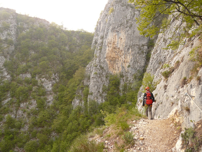 ladders, rope up, non-urban scene, sentiero attrezzato mario foletti, bergtour, wire rope, real people, perpendicular, climb, rock crash, beauty in nature