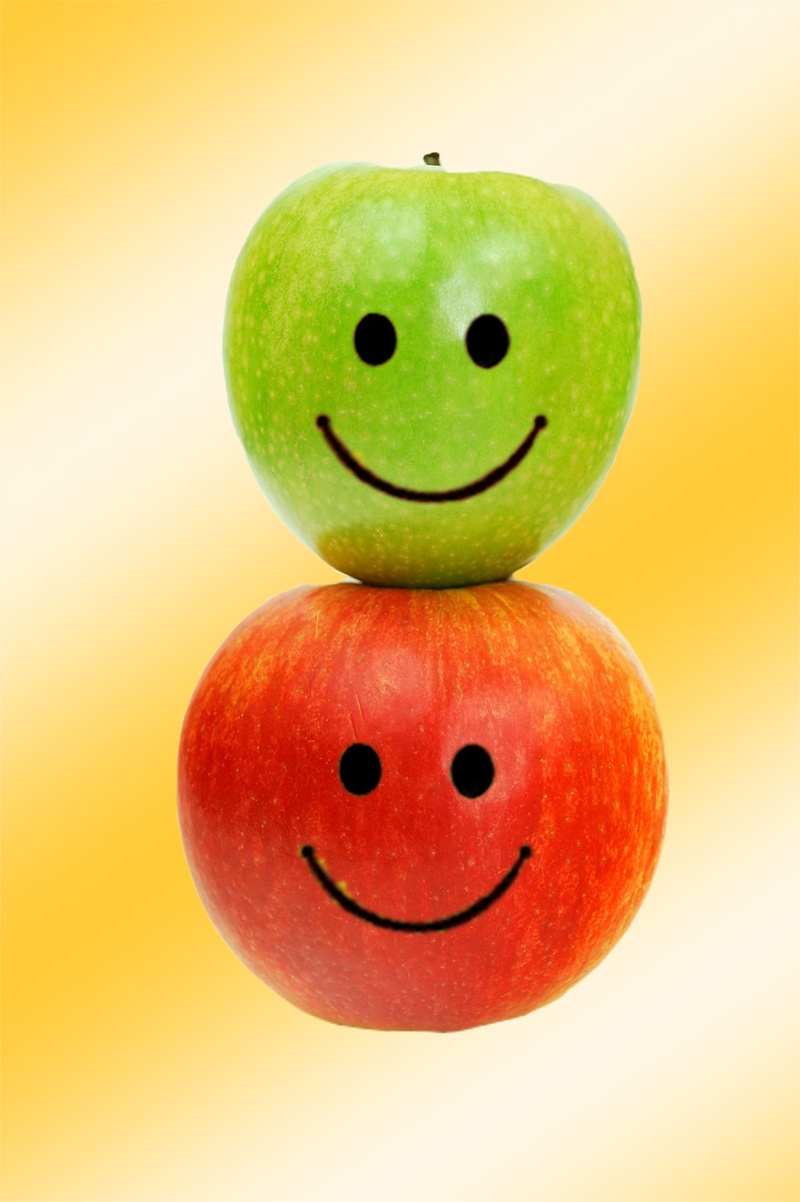 food, smiling, still life, healthy eating, green color, anthropomorphic face, wellbeing, studio shot, face, apple - fruit, anthropomorphic smiley face
