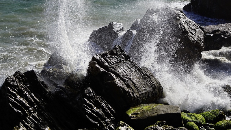 crashing, scenics - nature, outdoors, power in nature, break, surf, rock - object, spray, solid, rough, flowing water, surfing, blue, coast, sky, hitting