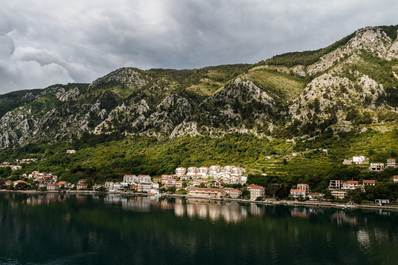 reflection, grass, green, scenics - nature, color-photo, water, peaceful, depth-of field, plant, rock, Travel, oeacen, sea, vacationonsea, spring, water edge