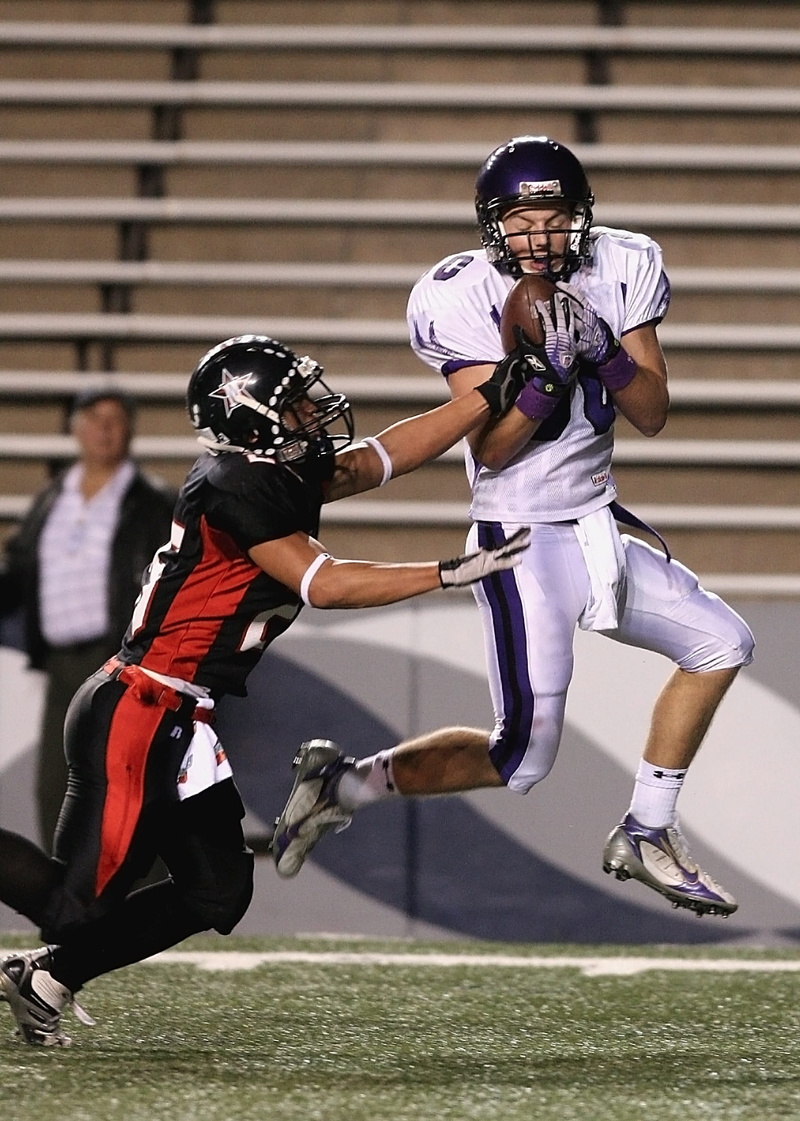 football, safety, headwear, action, defender, football game, 1080P, uniform, ball, motion, helmet, competitive, two people, face mask, player, competition