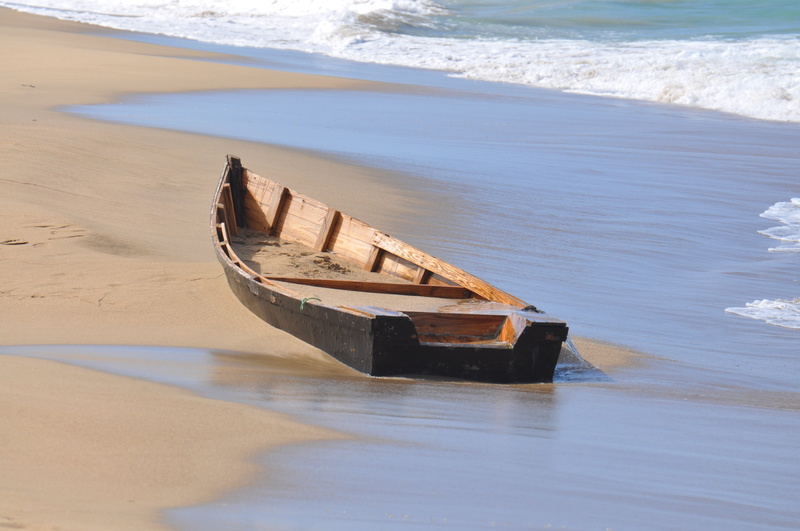 moored, wreck, 4K, waves, sea, tranquility, nature, no people, beauty in nature, boat, sand, beach, shore, wave, puerto rico, rowboat, coastline, outdoors
