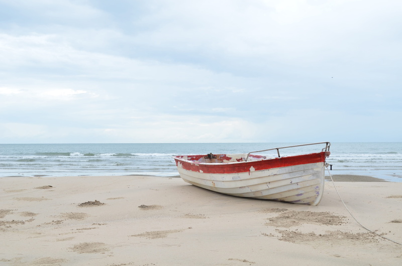 mode of transportation, horizon, water, low tide, seashore, anchored, transportation, white, day, beach, asia, travel, rowboat, moored, nautical vessel