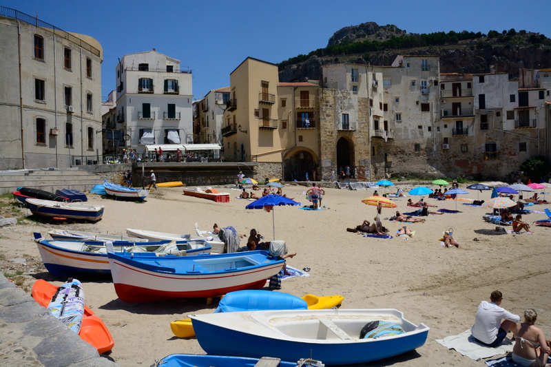 sunlight, mode of transportation, incidental people, city, large group of people, water, village, real people, group of people, day, architecture, cefalù