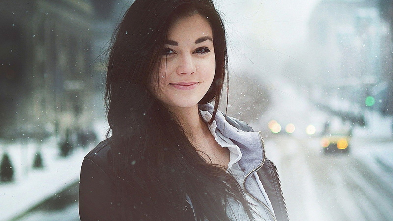 womens, snowflake, snow, brunette, woman, snowflakes, smiling, covered, 2K, shirt, gray, girls, 2560x1440, winter